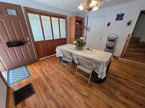 Entry Way - 2 Union St, Barre, VT 05641 photo 2 of 4