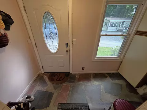 Entry Way - 2 Union St, Barre, VT 05641 photo 1 of 4