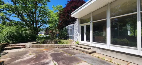 106 Mclane Ln, Manchester, NH 03104