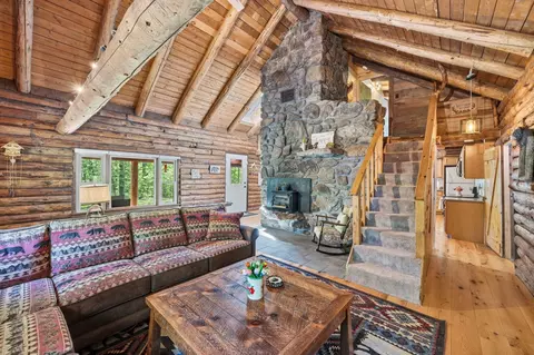 549 Barnard Hill Rd, Weare, NH 03281