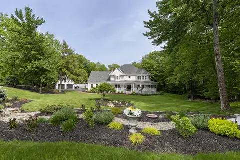 47 Hawk Dr, Bedford, NH 03110