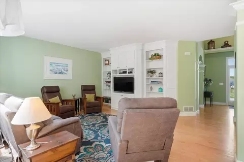 Living - 585 Hanon Dr, Williston, VT 05495 photo 3 of 6