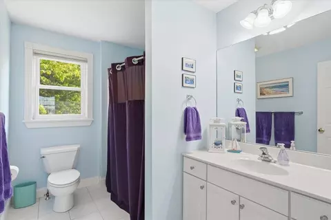 Bath - 585 Hanon Dr, Williston, VT 05495 photo 5 of 7