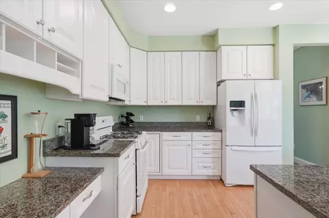 Kitchen - 585 Hanon Dr, Williston, VT 05495 photo 3 of 4