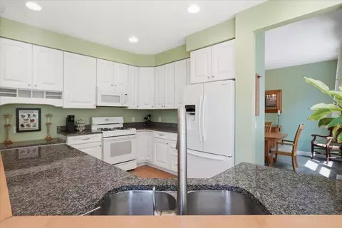 Kitchen - 585 Hanon Dr, Williston, VT 05495 photo 4 of 4