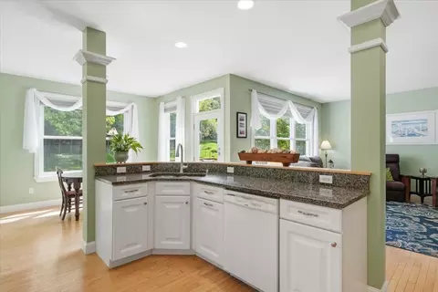 Kitchen - 585 Hanon Dr, Williston, VT 05495 photo 2 of 4