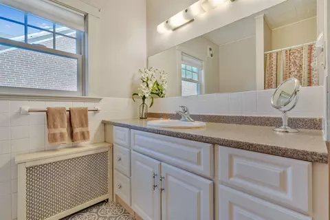 Bath - 173 Winnacunnet Rd, Hampton, NH 03842 photo 2 of 4