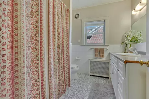Bath - 173 Winnacunnet Rd, Hampton, NH 03842 photo 1 of 4