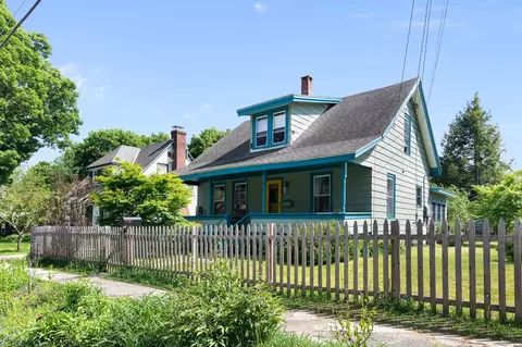82 Oak Grove Ave, Brattleboro, VT 05301