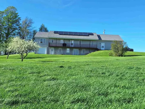 294 Lyon Rd, Derby Line, VT 05830