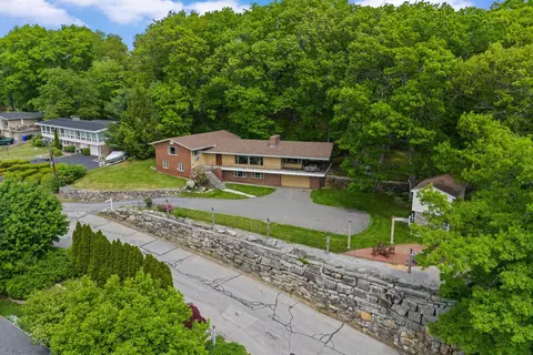 33 High Ridge Rd, Manchester, NH 03104