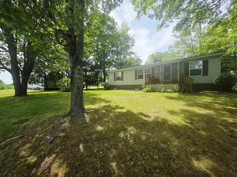 4 Megan Pl, Claremont, NH 03743
