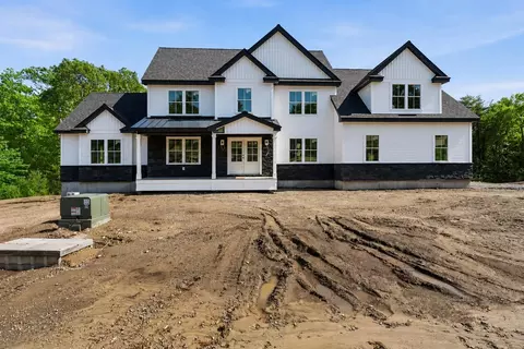 42 Canterbury Rd, Pelham, NH 03076