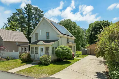 11 Grove St, Derry, NH 03038