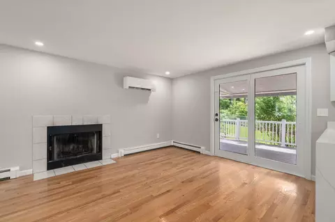 Living - 6 Roberta Dr, Dover, NH 03820 photo 1 of 8