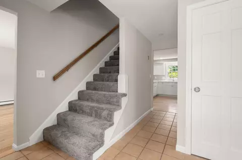 Entry Way - 6 Roberta Dr, Dover, NH 03820 photo 4 of 5