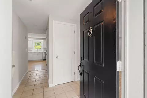 Entry Way - 6 Roberta Dr, Dover, NH 03820 photo 1 of 5