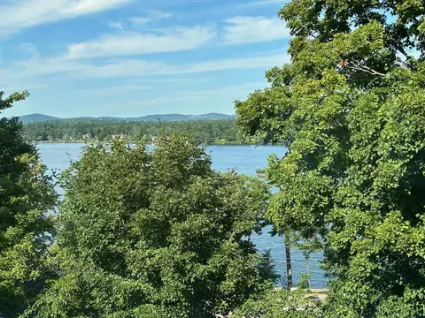 41 Evergreen Dr #5, Laconia, NH 03226