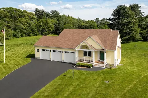 14 Cattail Cir, Somersworth, NH 03878