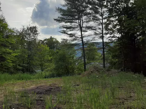 82 S Ln, West Rutland, VT 05777