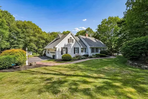 22 Kent St, Windham, NH 03087
