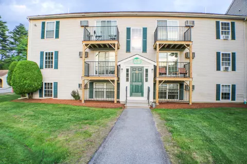 1702 White Cedar Blvd, Portsmouth, NH 03801