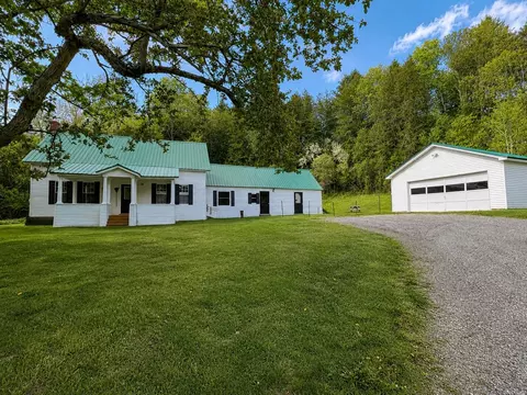 704 S Wheelock Rd, Lyndonville, VT 05851