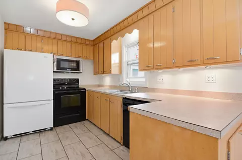 Kitchen - 6 Ray Dr, Hooksett, NH 03106 photo 1 of 4