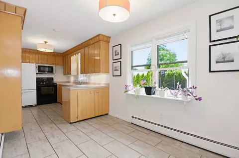 Kitchen - 6 Ray Dr, Hooksett, NH 03106 photo 2 of 4