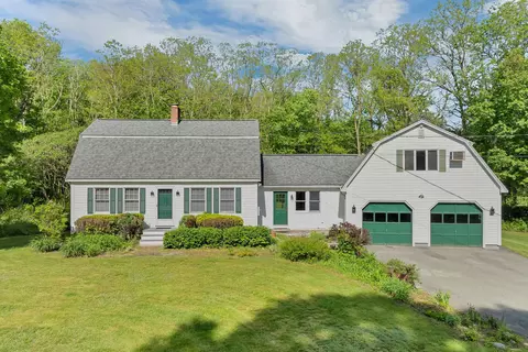 1 Muddy Pond Rd, Kensington, NH 03833