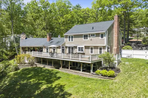 37 Birchwood Cir, Bedford, NH 03110