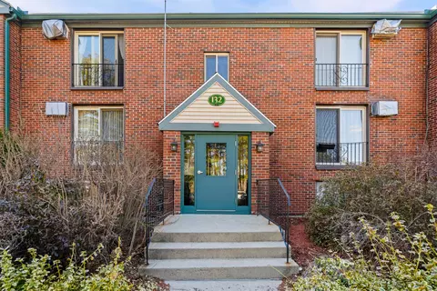 132 English Village Rd #304, Manchester, NH 03102