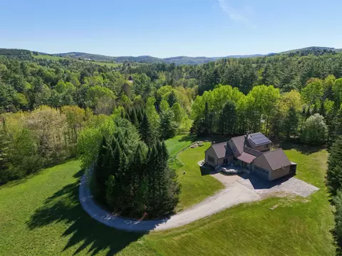 80 Mckinley Dr, Barnet, VT 05821