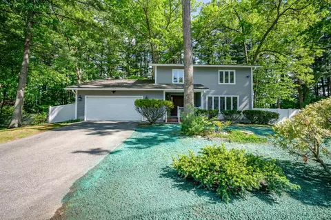45 Northwood Dr, Nashua, NH 03063