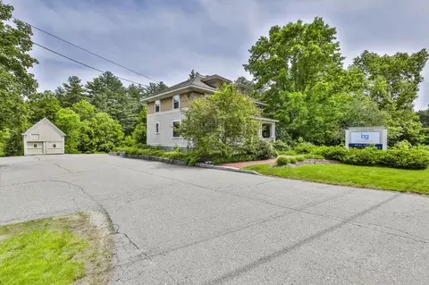 108 Ponemah Rd, Amherst, NH 03031