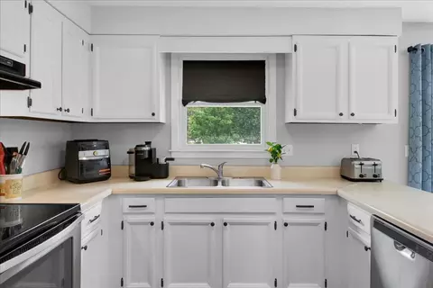 Kitchen - 91 Lapointe St, Winooski, VT 05404 photo 3 of 4