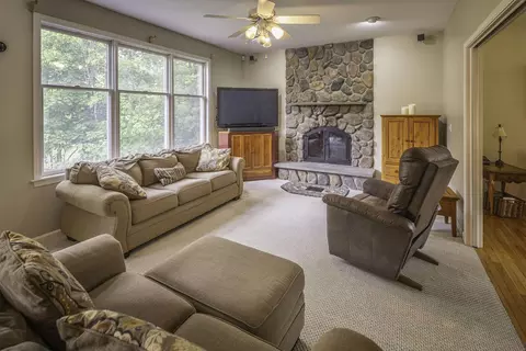 Living - 3 Foxtail Ridge Rd, Dover, NH 03820 photo 2 of 5