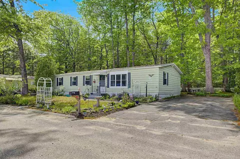 143 Robin Hood Dr, Exeter, NH 03833