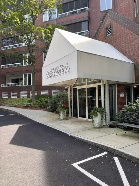 300 N River Rd #112, Manchester, NH 03104