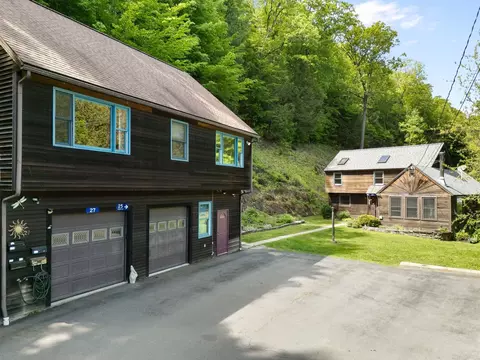 25-27 Gingko Ln, Brattleboro, VT 05301
