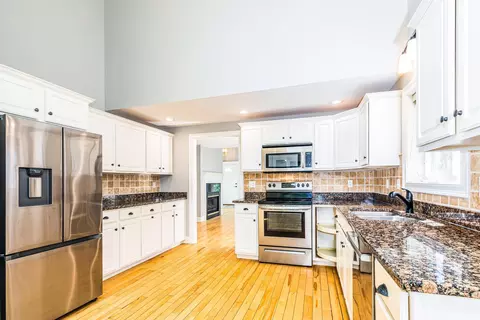 Kitchen - 38 Hampton Mdw, Hampton, NH 03842 photo 2 of 2