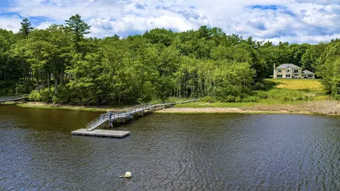 4 Cullen Bay Rd, Dover, NH 03820