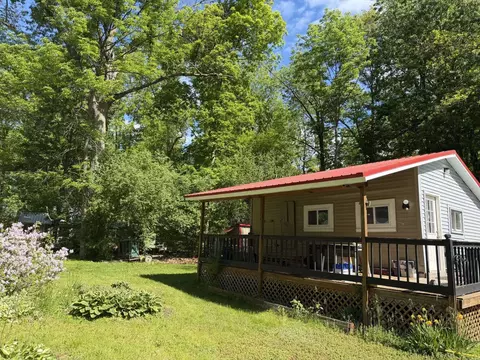 36 Island Dr, Bridport, VT 05734