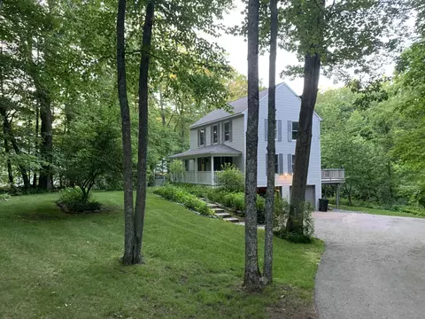 33 S Summer St, Nottingham, NH 03290