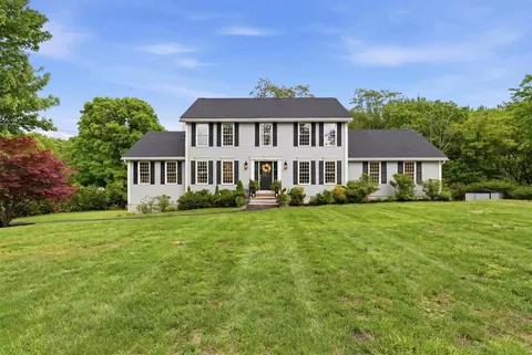 2 Emileo Ln, Salem, NH 03079