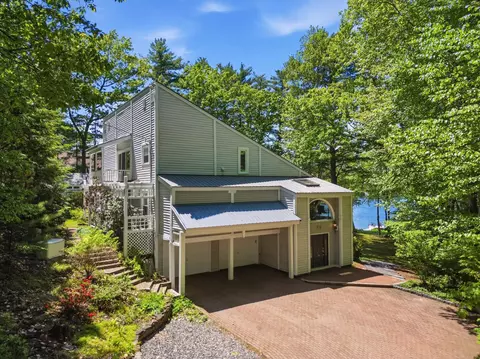 22 Hemlock Cir, Sandown, NH 03873