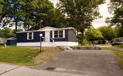 23 S Elderberry Ln, Rochester, NH 03867