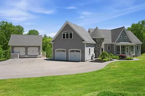 4 S Grater Rd, Merrimack, NH 03054