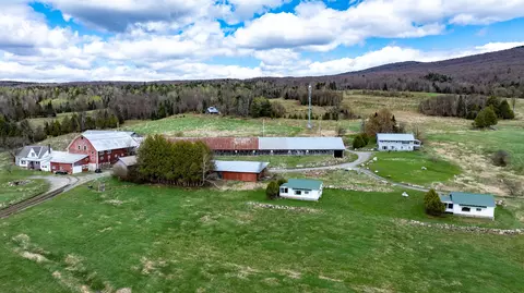 283318319320 Lacross Ln, Westmore, VT 05860