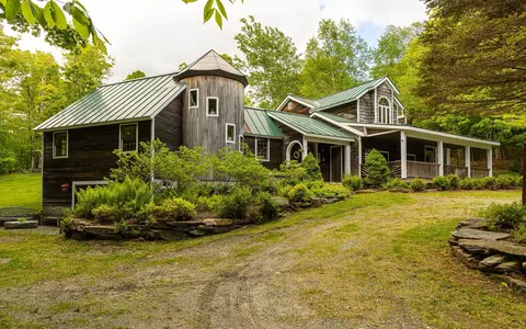 8 Twin Rocks Rd, Dover, VT 05356